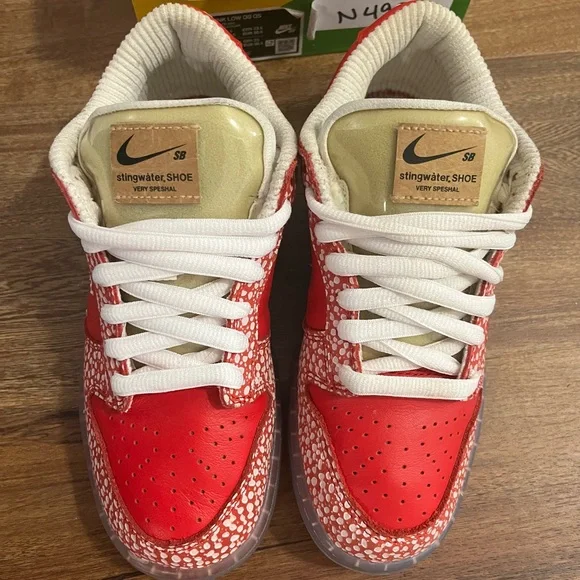Nike stingwater dunksRed and White Patterned Sneakers Sz 4.5 men 6 women